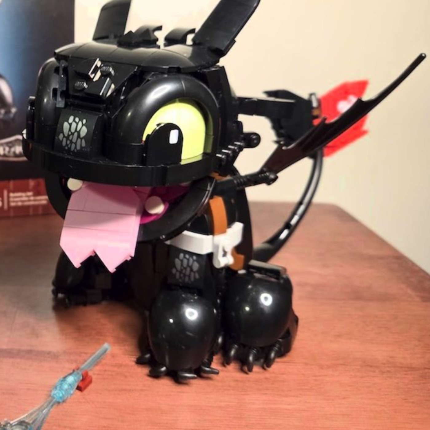 LEGO’s HOW TO TRAIN YOUR DRAGON Toothless Set Makes for an Adorable Mini Night Fury