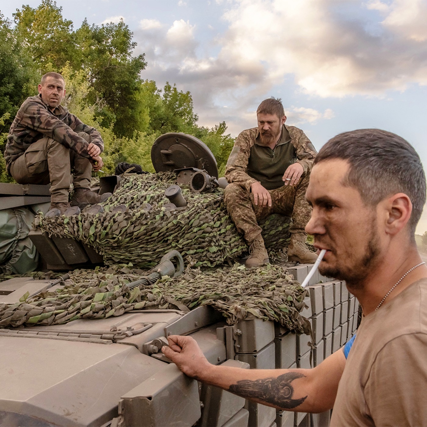 Украина сковывает 50,000 российских военных, пока весеннее наступление Путина терпит неудачу. episode artwork