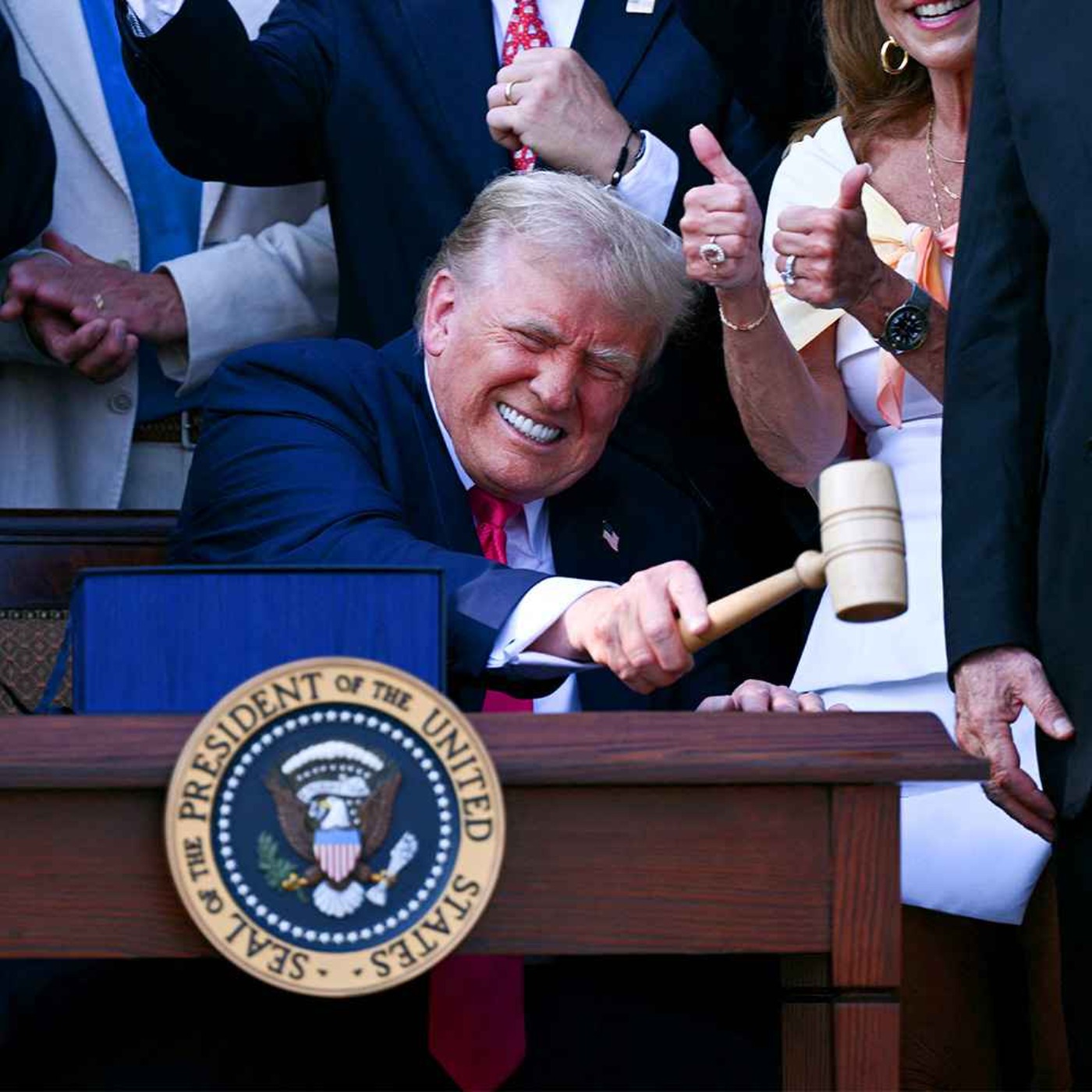 Трамп поставляет Украине наступательное оружие после разрыва с Путиным, а российских убийц ликвидировали после устранения высокопоставленного разведчика в Киеве. episode artwork