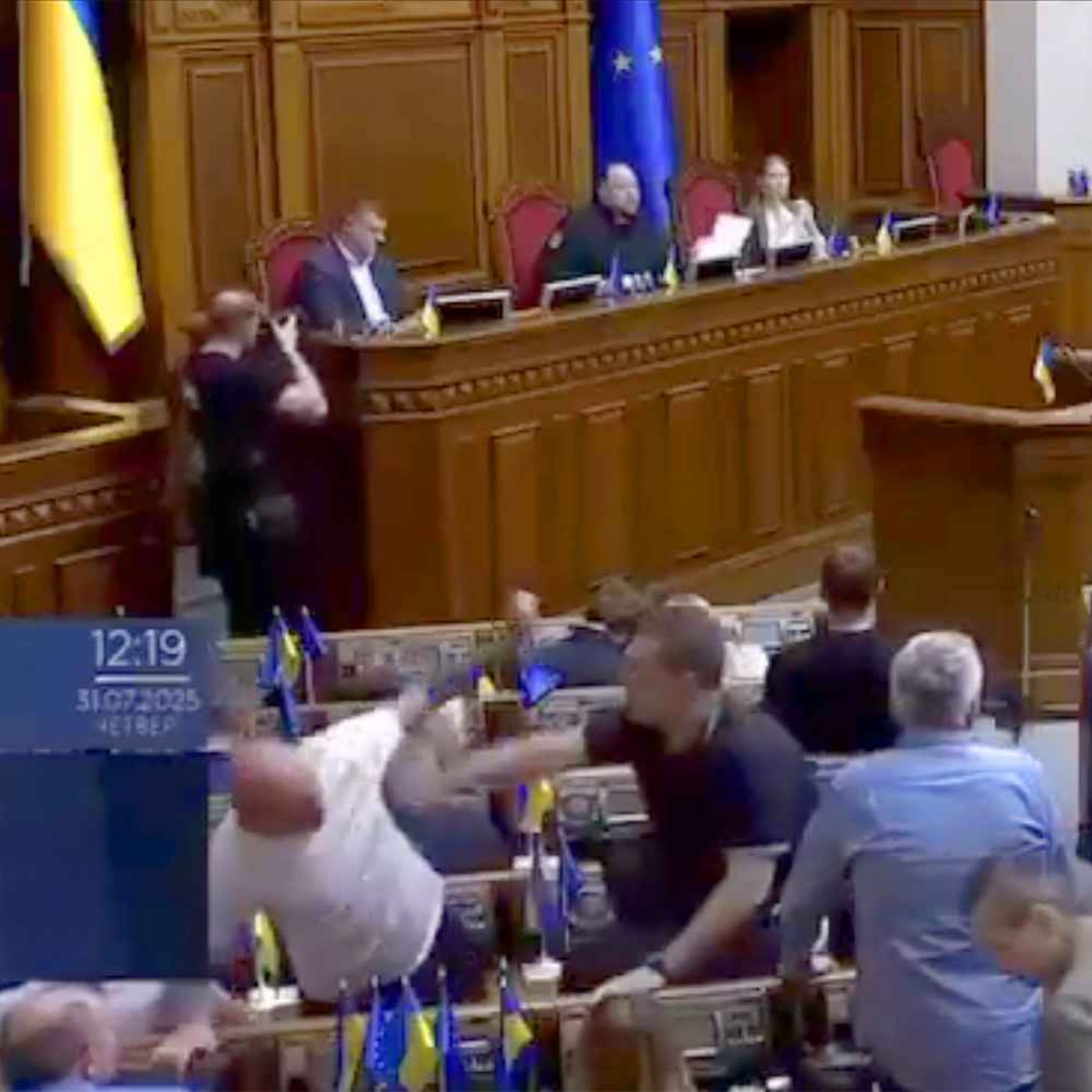Украинские депутаты устроили драку после того, как Зеленский отменил антикоррупционный закон, а Россия развернула беспилотники с ракетным двигателем. episode artwork
