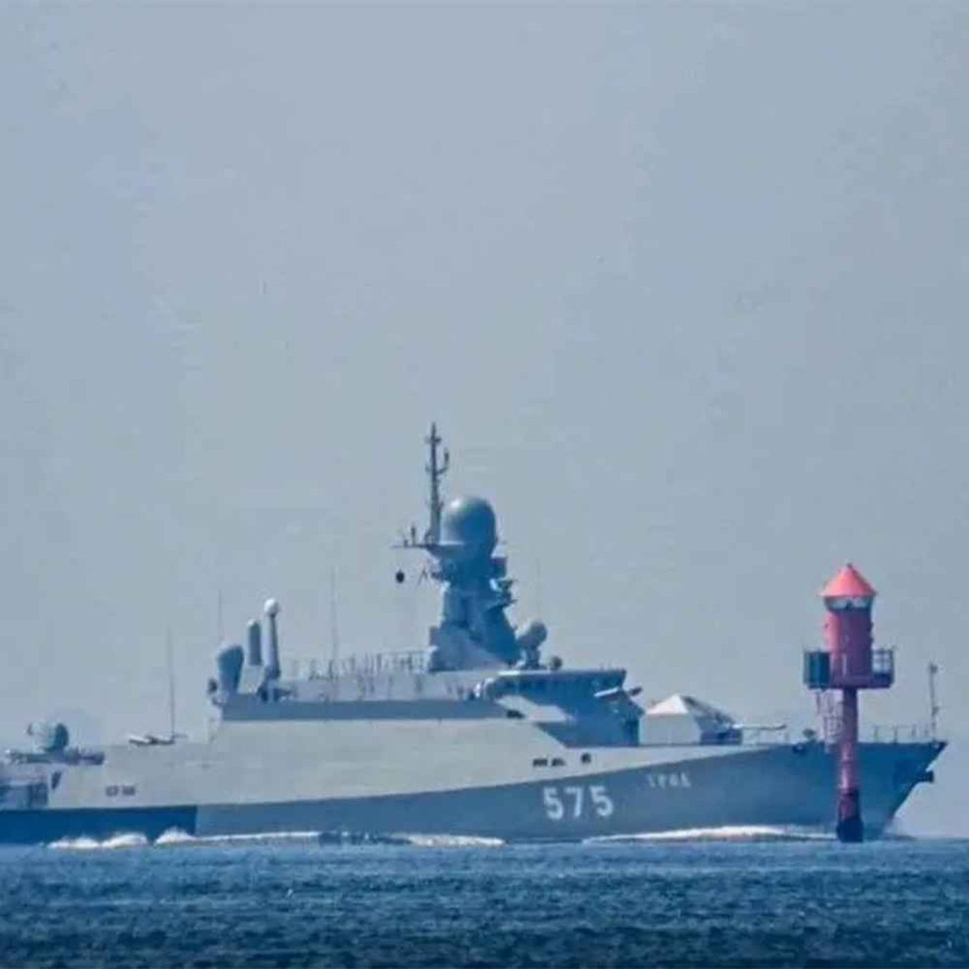 Российский ракетный корабль поражён в результате асимметричной атаки, а на Львов и Белгород обрушился «адский огонь».