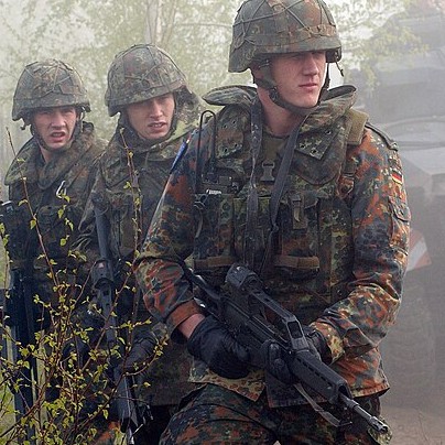 Ex-militaire : Lors des missions...la casette peut enregistrer un certain temps avec que ça pète! episode artwork