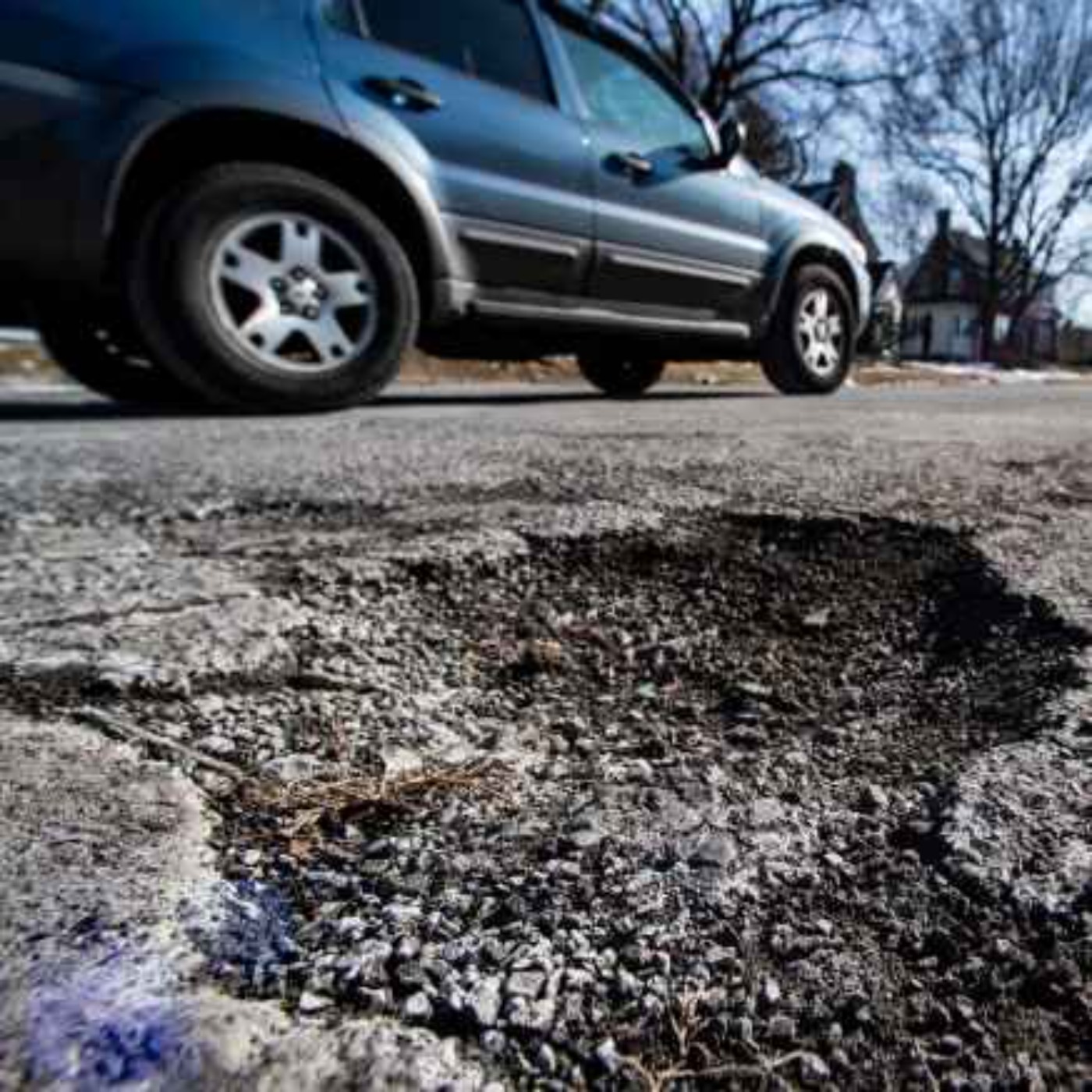 Concerns Raised by Louth Councillor Over Potholes at M1 Retail Park - 29/01/2026 episode artwork