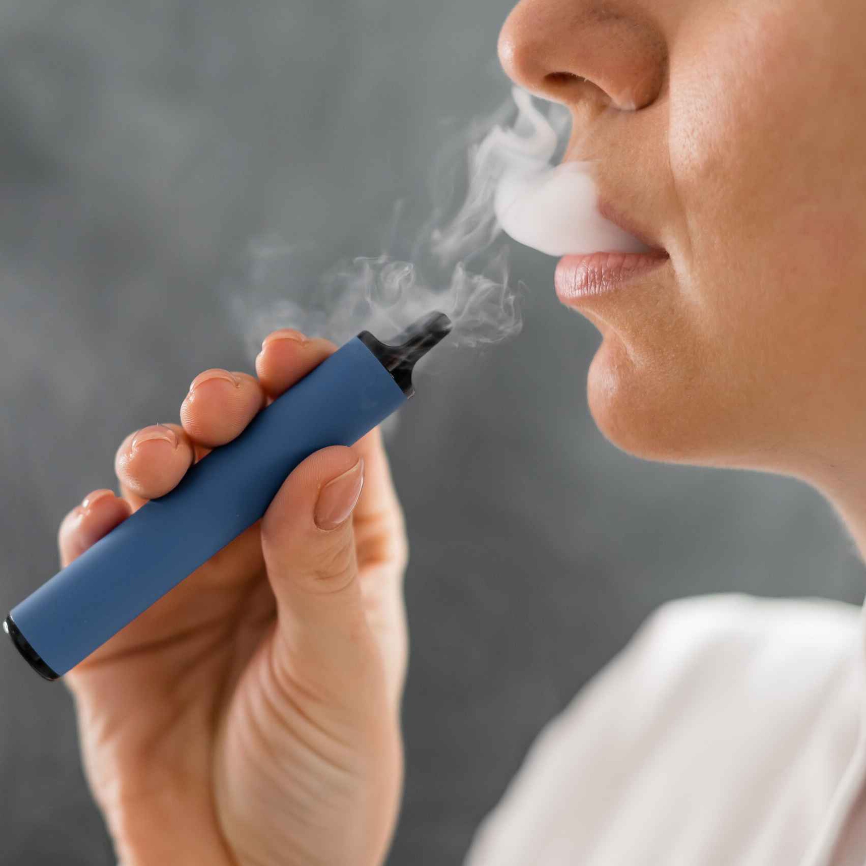 Louth Councillor Has Urged Government to Give Local Authorities Power to Shut Down Vape Shops - 11/03/2026 episode artwork