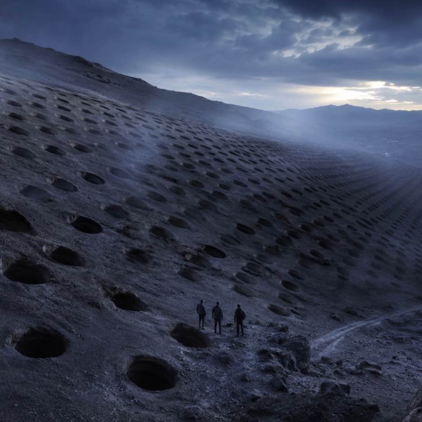 Band of holes -5200 hål längst berget episode artwork