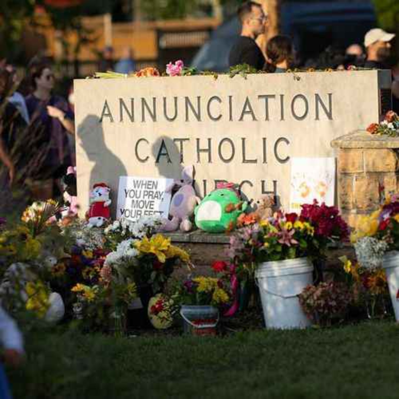 Americano: do mass shootings begin online?