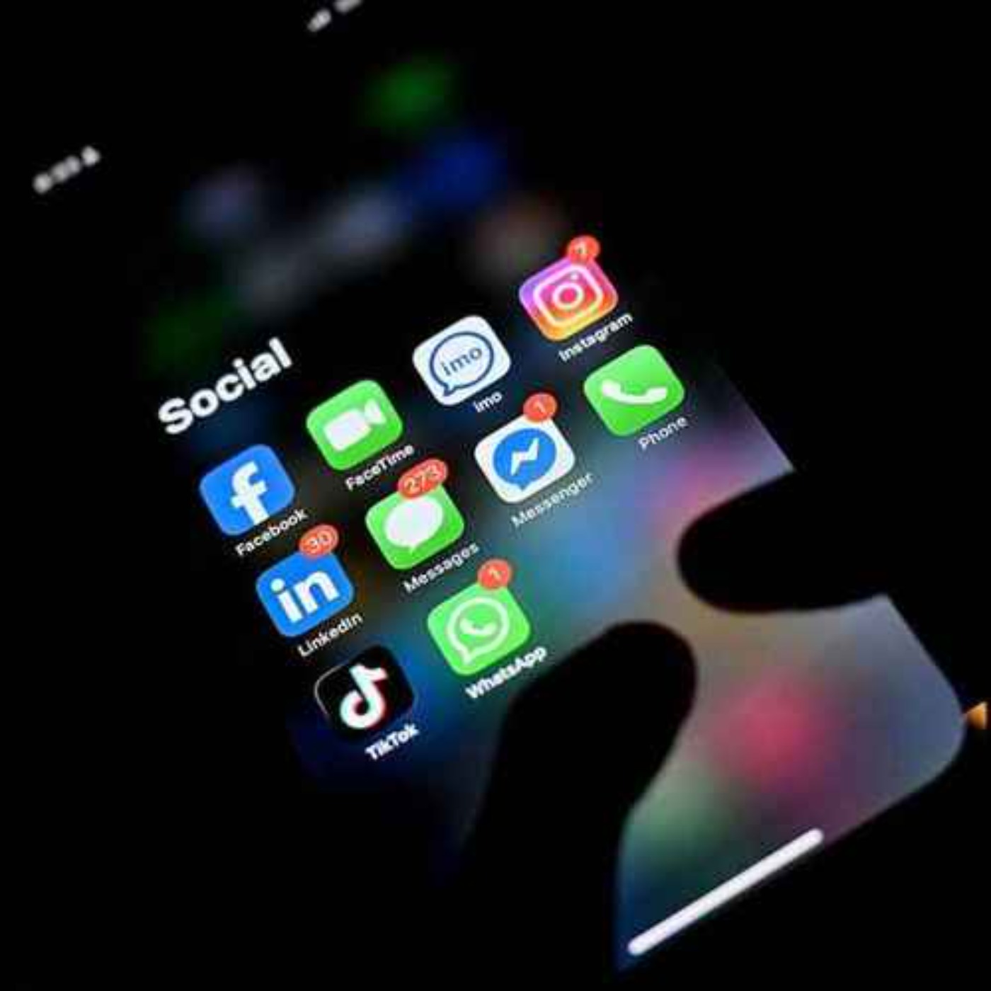 Reality Check: is Starmer right to ban social media for children?