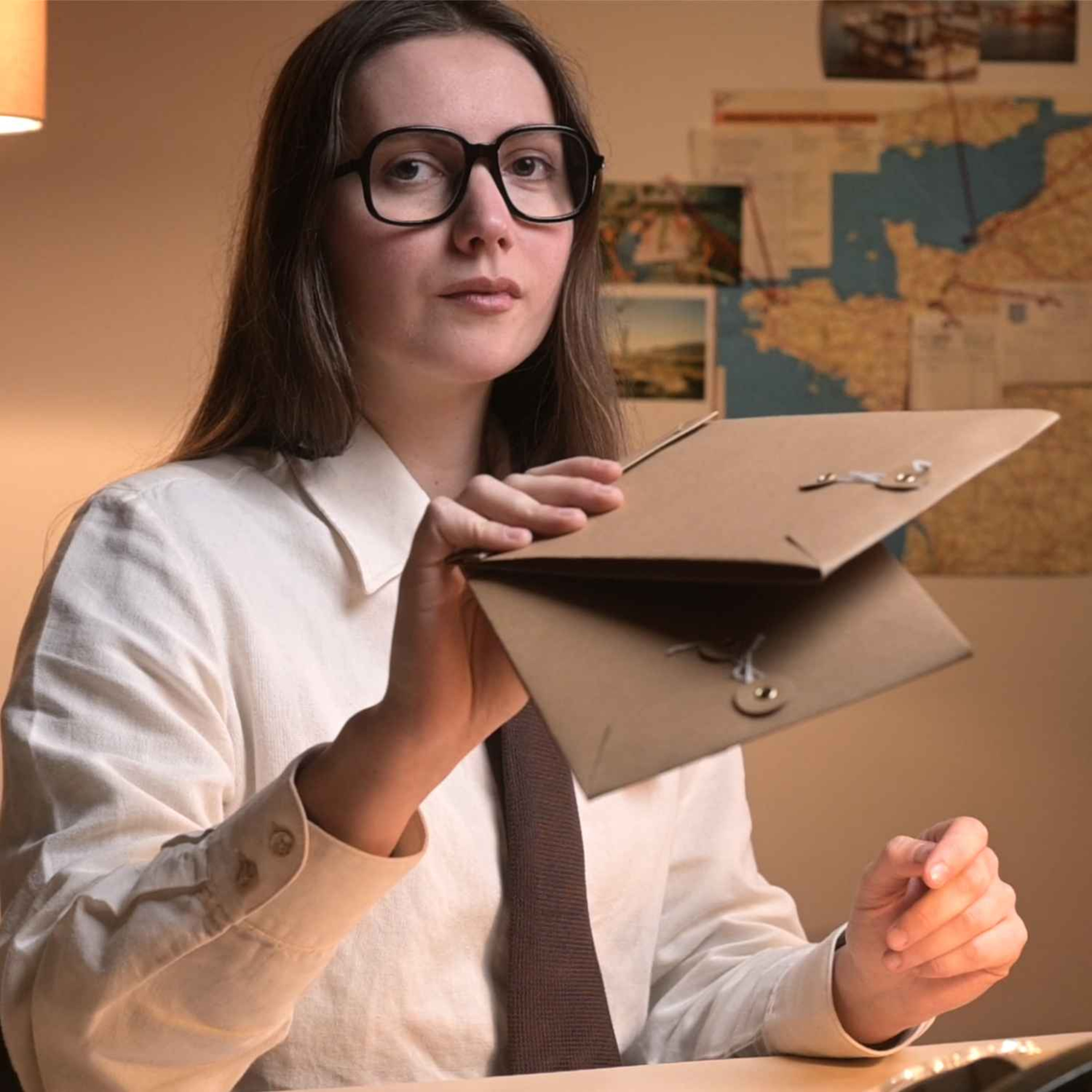 Asmr - Nouvelle enquête à résoudre, détective.