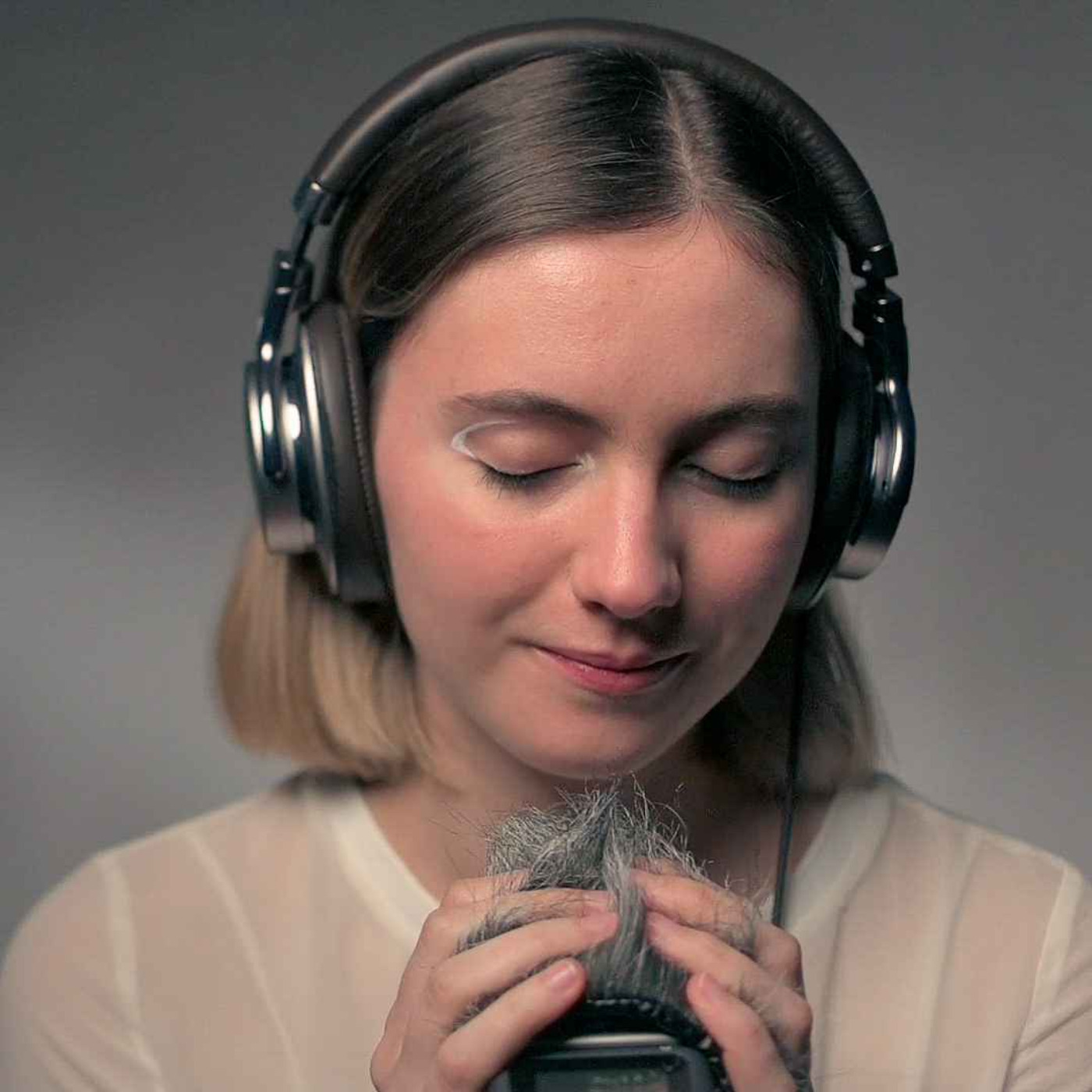 ASMR - The Microphone Filter Squeezing Trigger
