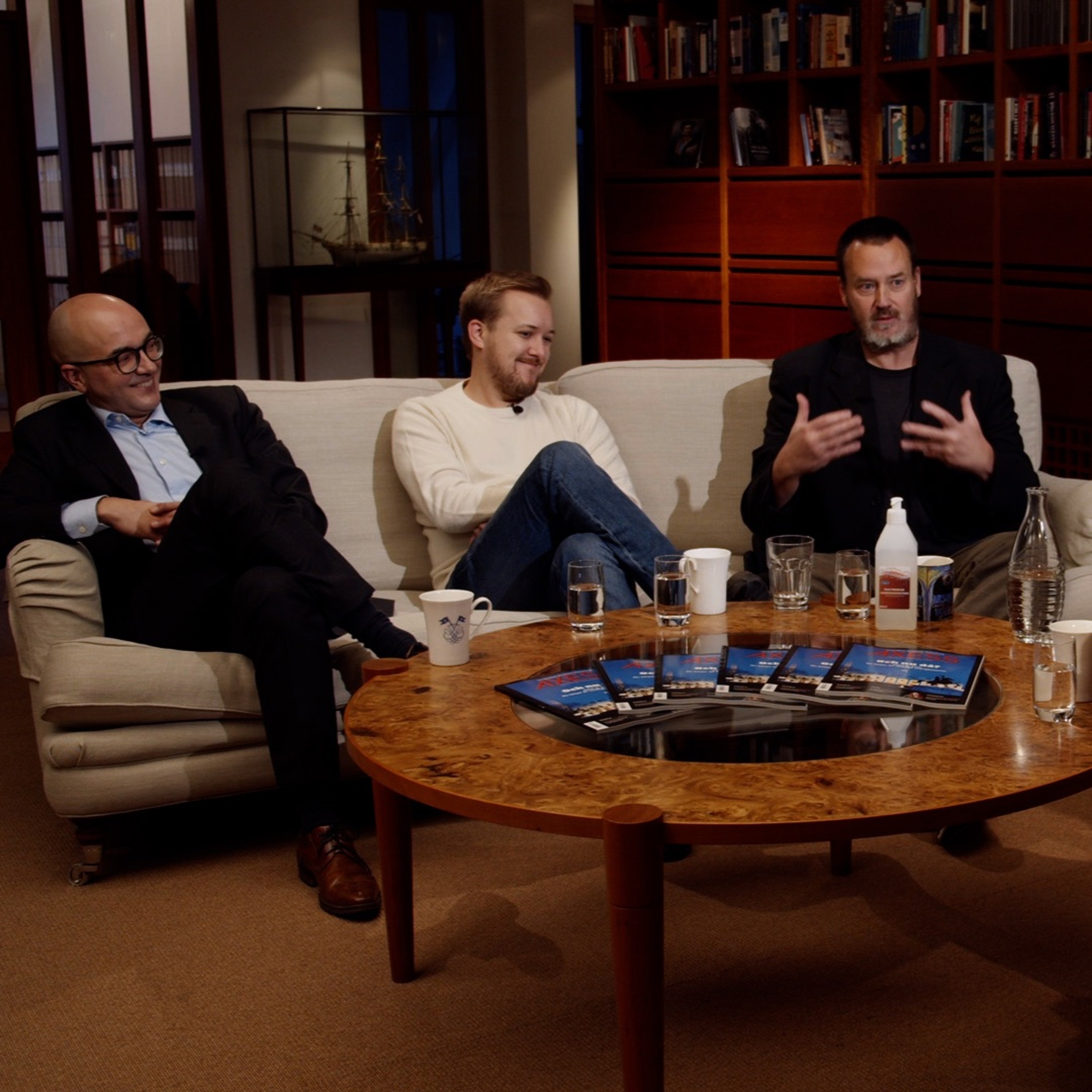 Podcastbild: 25. Panelen 2020 – IVO:s coronakritik, Joe Bidens nya team och cancel-culture