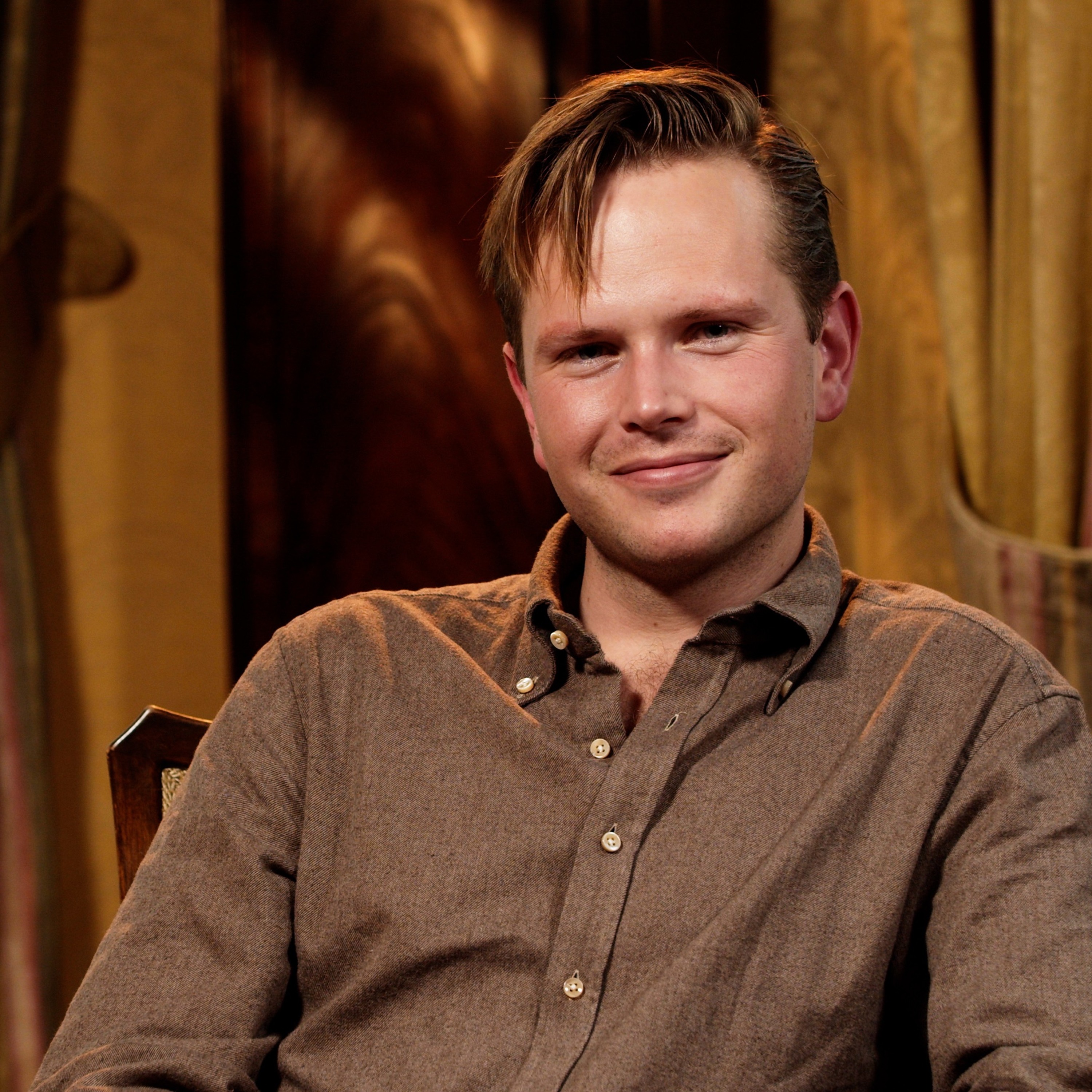 Podcastbild: 45. Veckans bok 2021 – Tågen stannar inte här längre med Edvard Hollertz