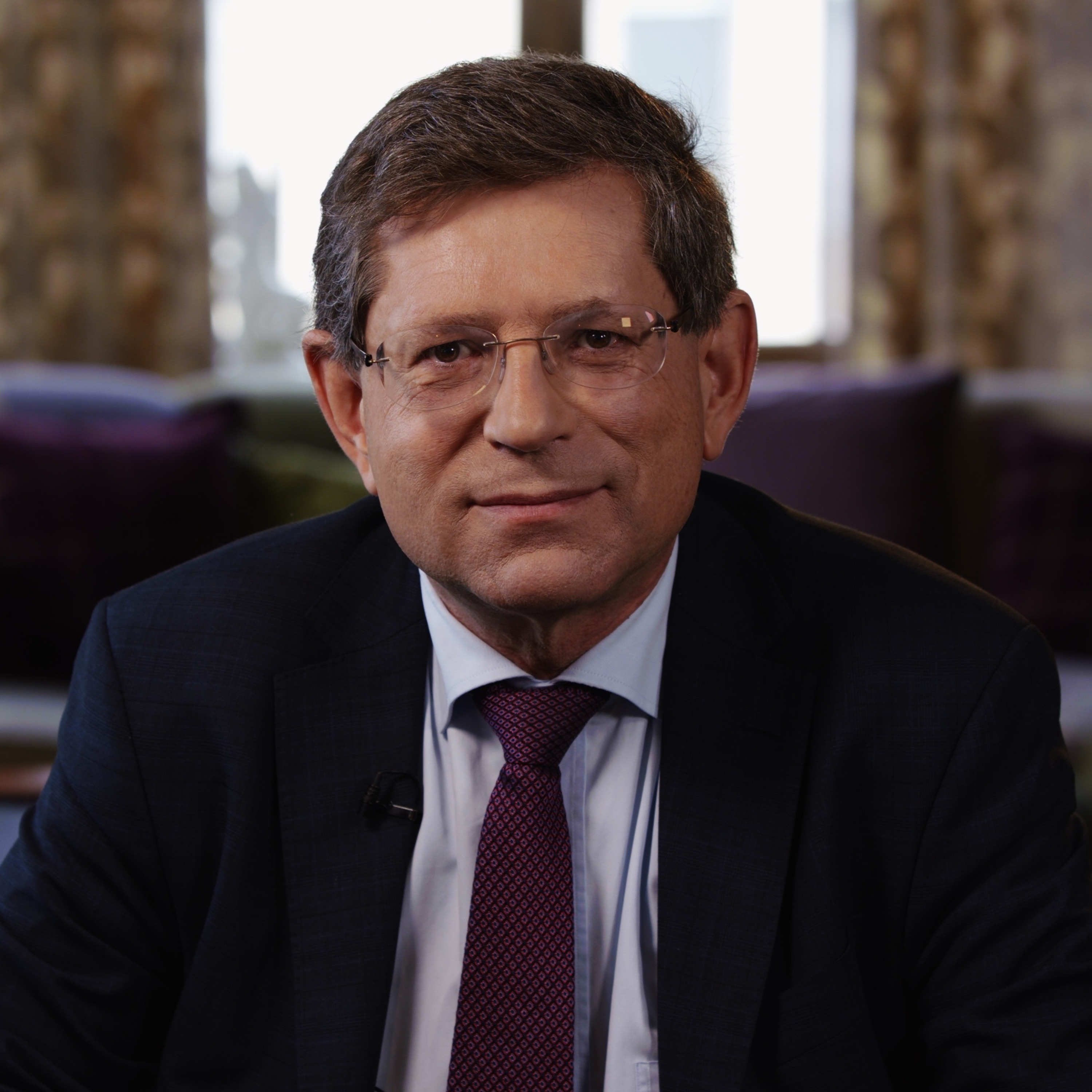 Podcastbild: 5. Höjer synar högskolan 2019 – Ger skolan rätt grund att stå på?