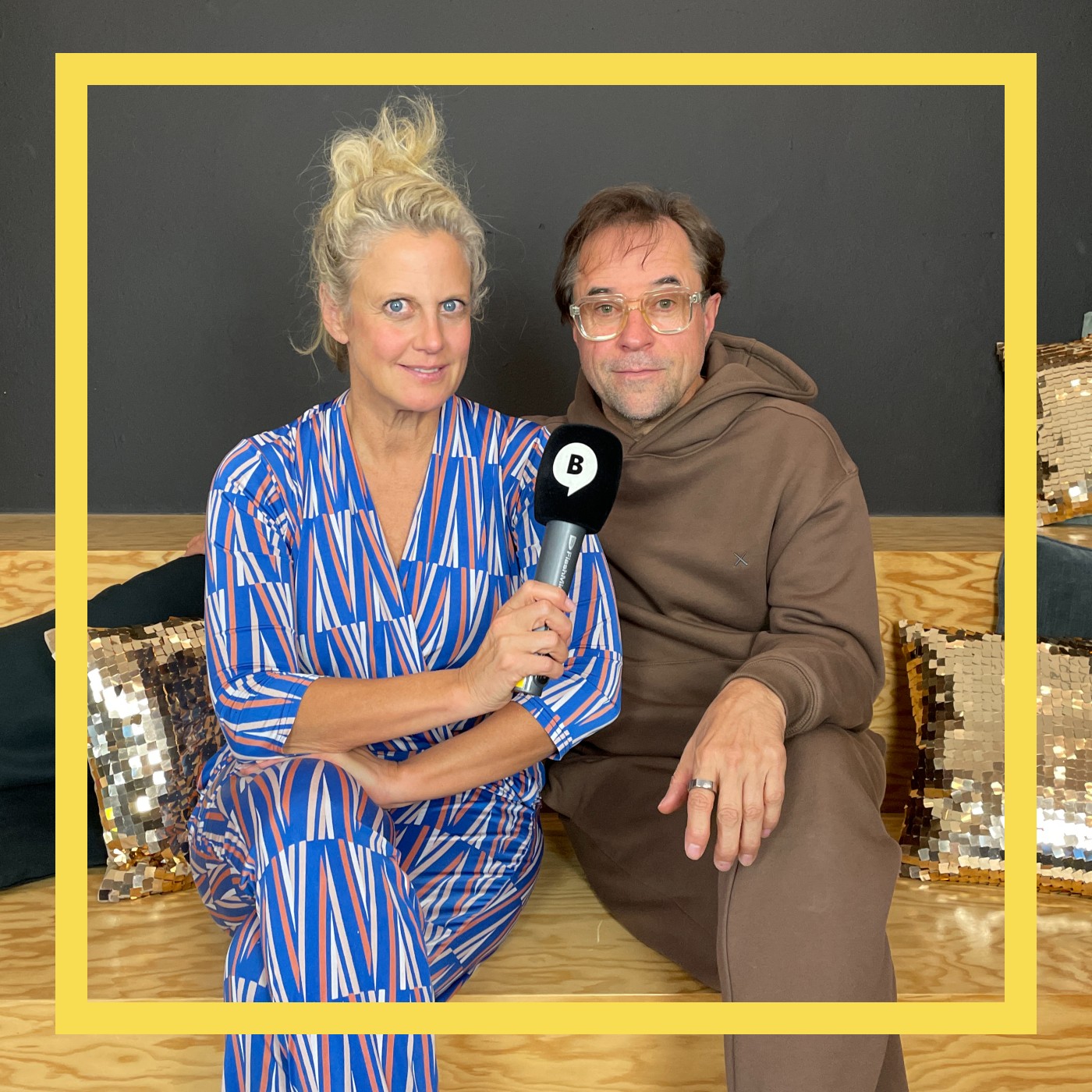 Mit den Waffeln einer Frau