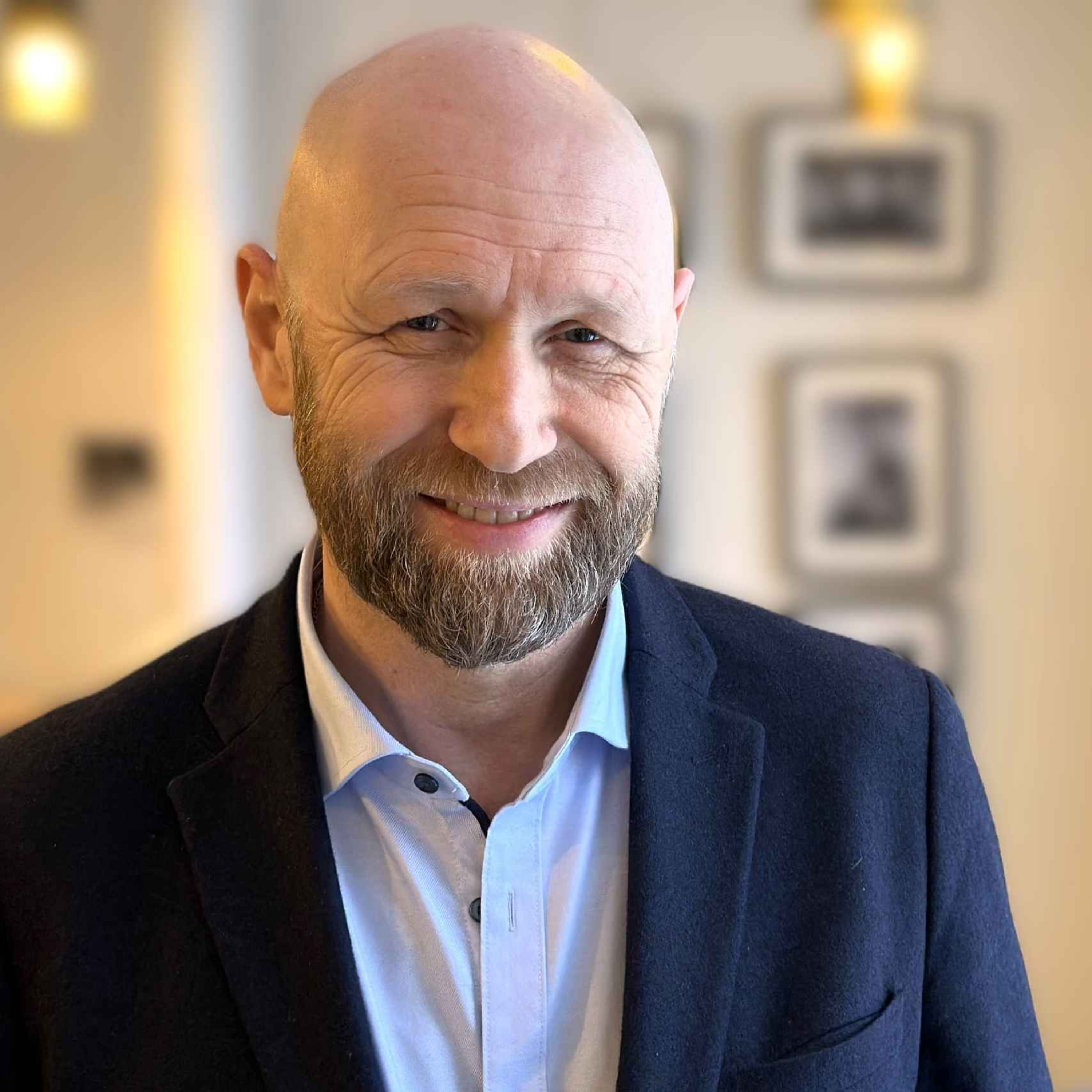 En blid og fornøyd kommunedirektør episode artwork