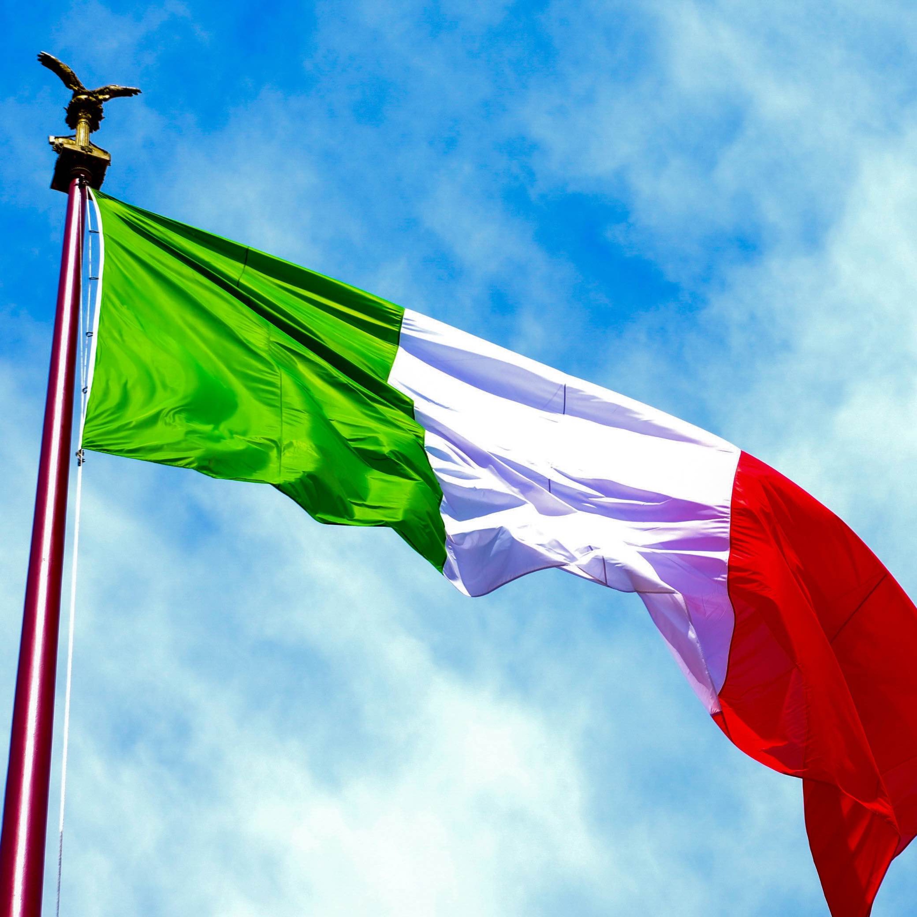 Italy walking tours. Explore the great Italian cities and towns. cover art