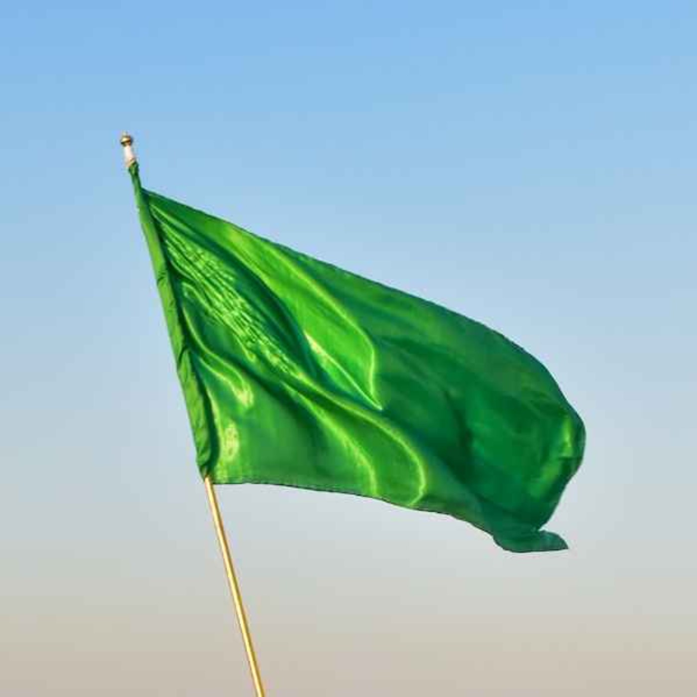 Is this a dating green flag? / The tough reality for new grads / How people actually change their minds episode artwork