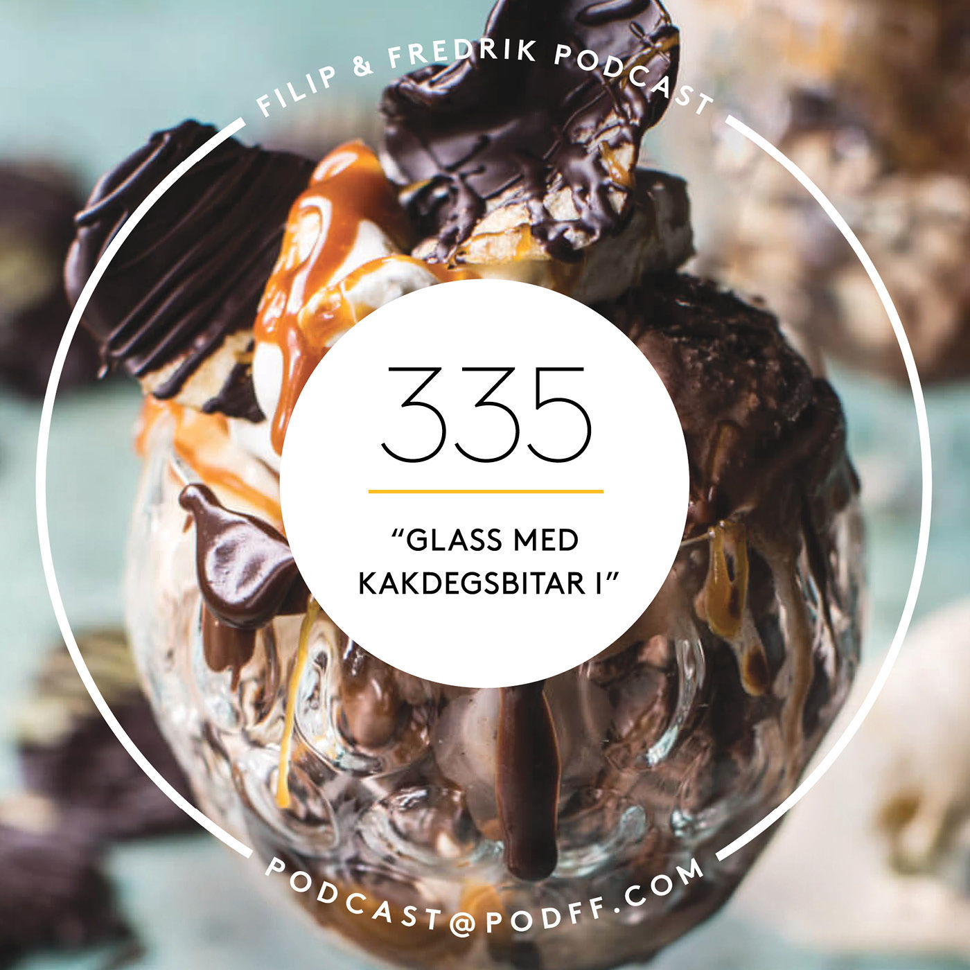 335. "Glass med kakdegsbitar i"